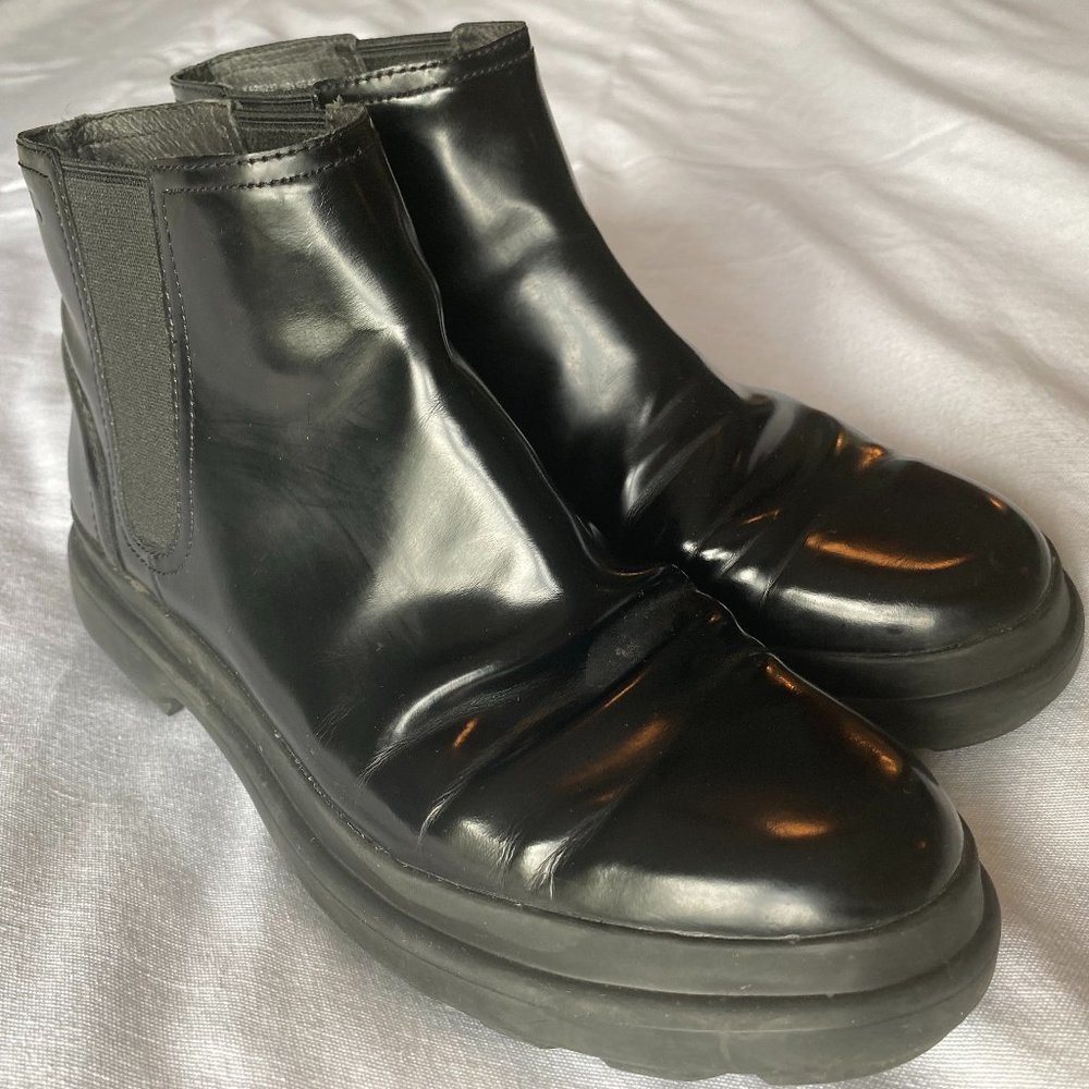 CAMPER Black Patent Leather Pull On Ankle Boots